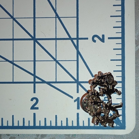 (3) Unisex Lapel Pins, Silver-toned & Gold-toned, Pre-owned - Picture 9 of 9